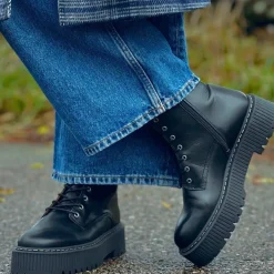Alina Laced boots — Black