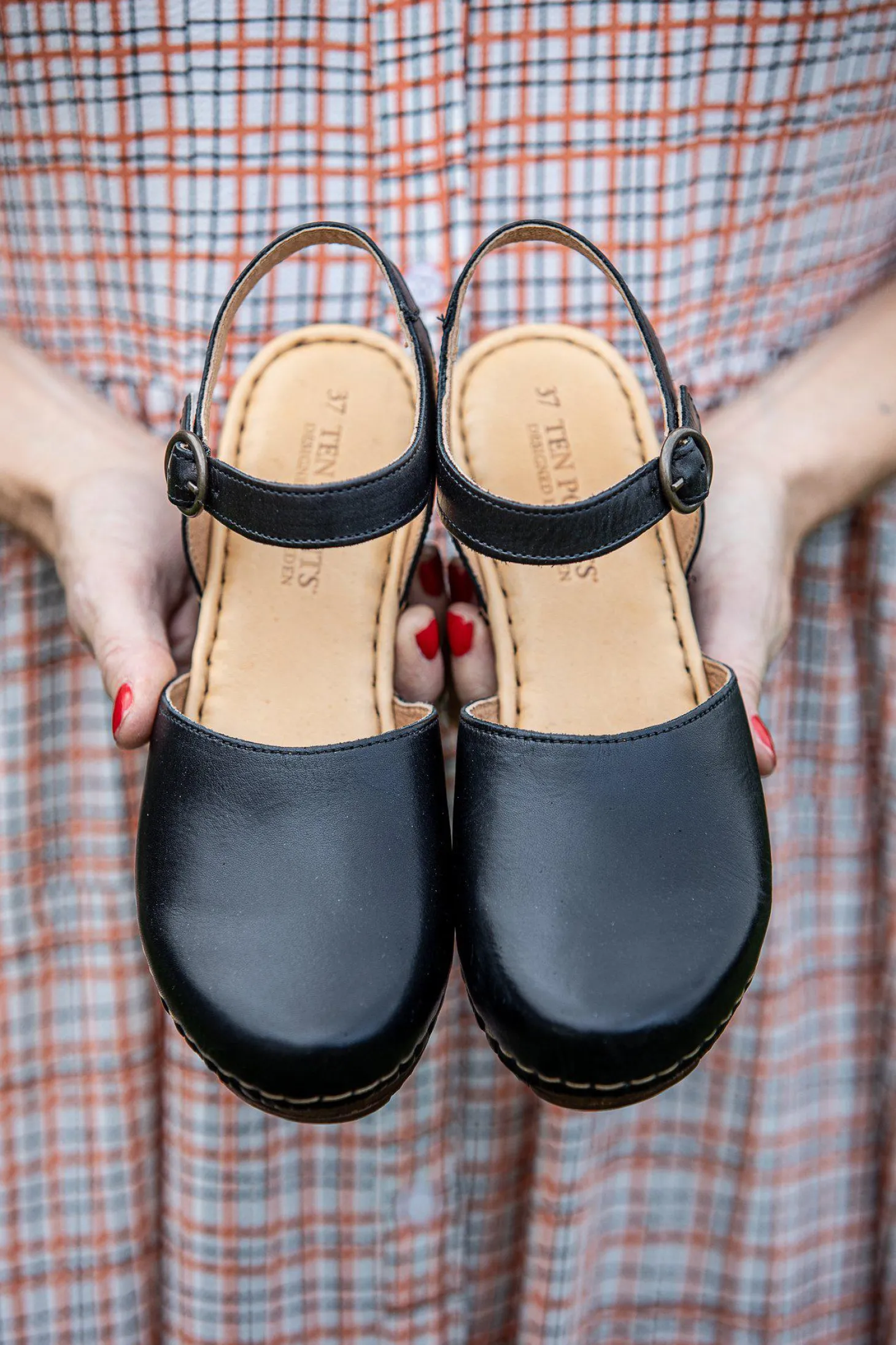 Amelia Clogs — Black