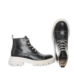 Aretha Laced boots — Black