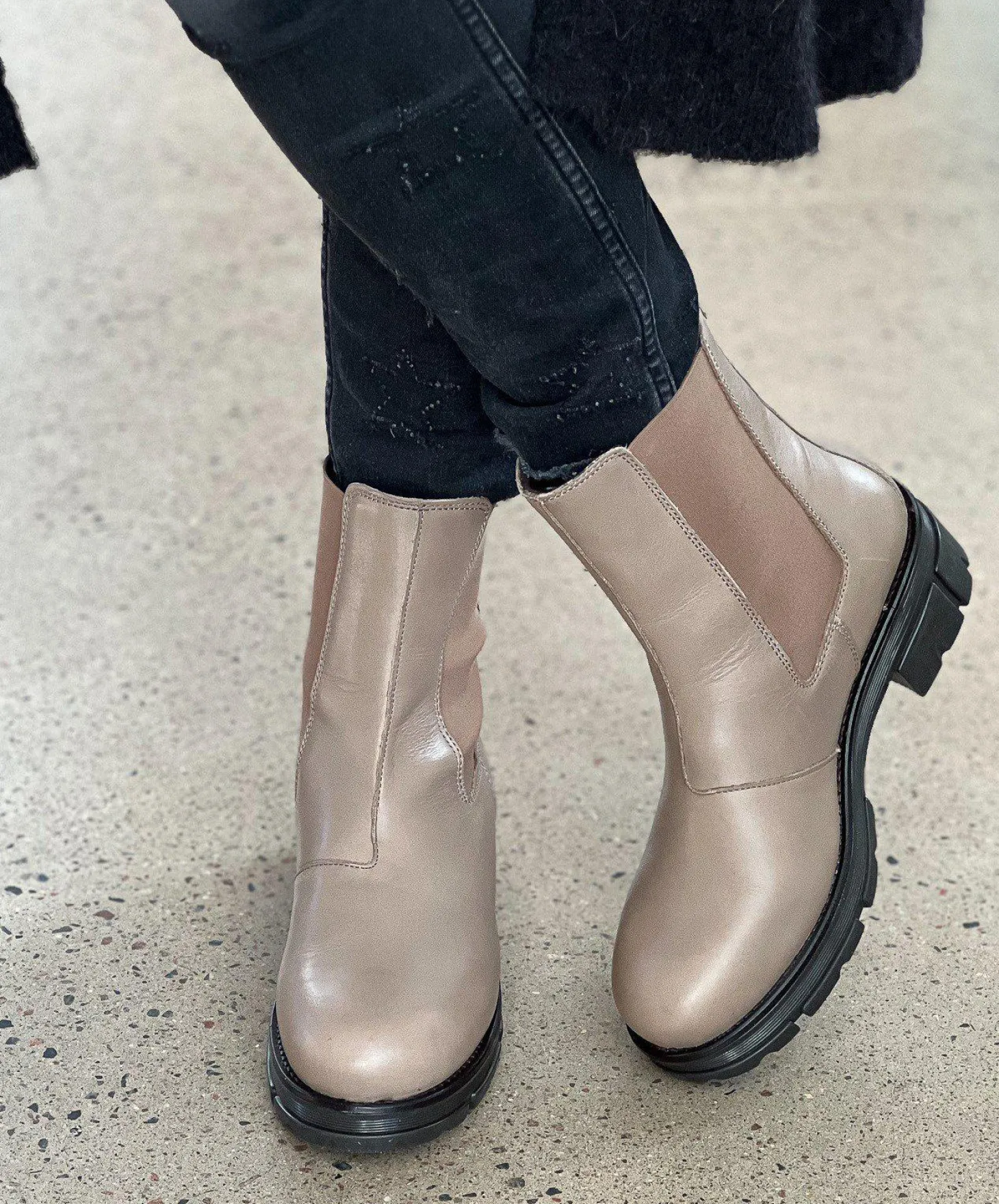 Cecilia Chelsea boots — Taupe