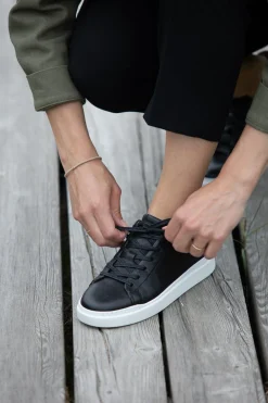 Isolde Sneakers — Black