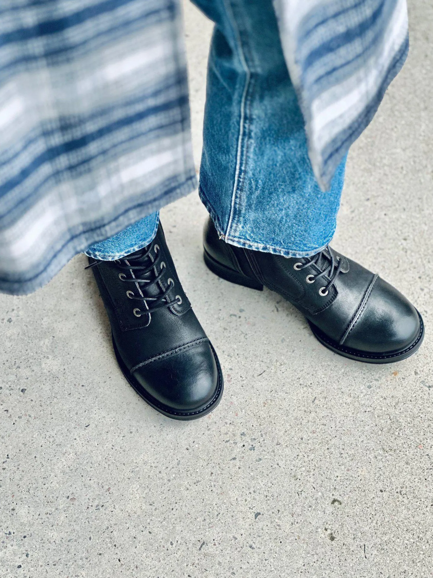 Pandora Laced boots — Black