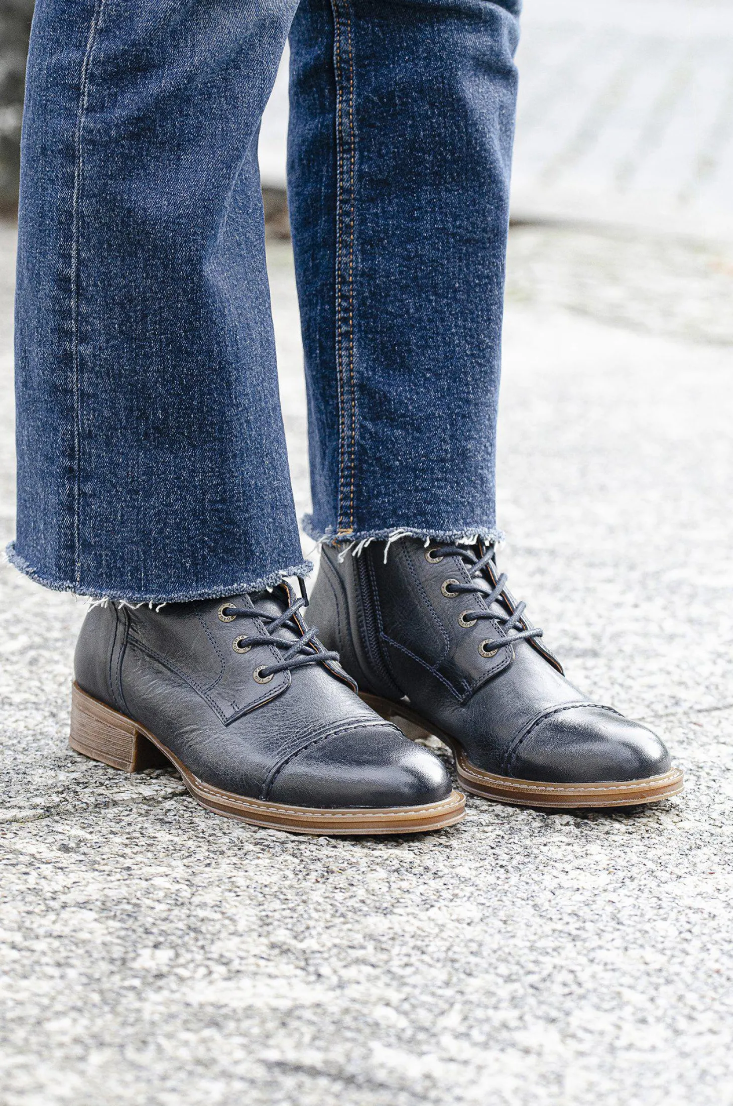 Pandora Laced boots — Midnight blue