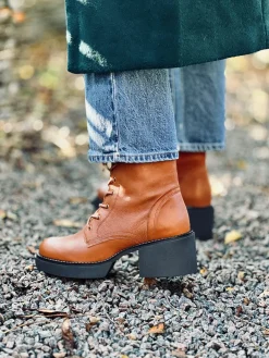 Selma Laced boots — Cognac