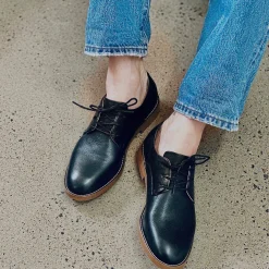 Vera Laced shoes — Black