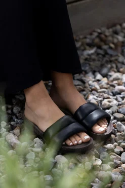 Vivienne Slip-in — Black